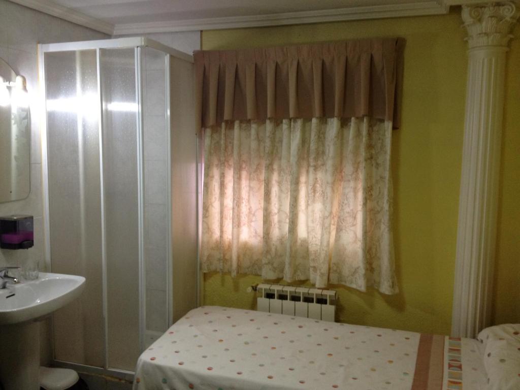 Hostal Jacinto Alcala de Henares Exterior photo