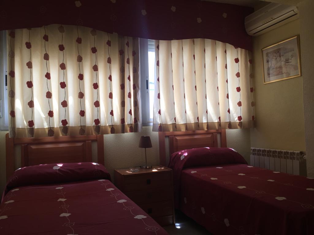 Hostal Jacinto Alcala de Henares Exterior photo