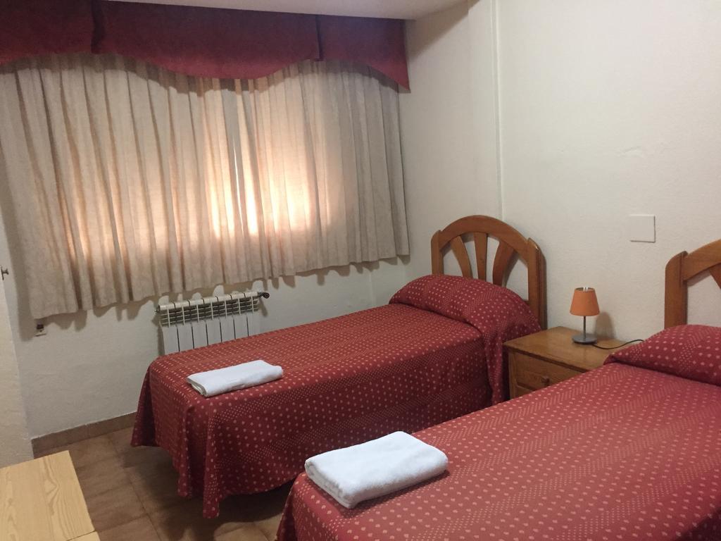 Hostal Jacinto Alcala de Henares Exterior photo