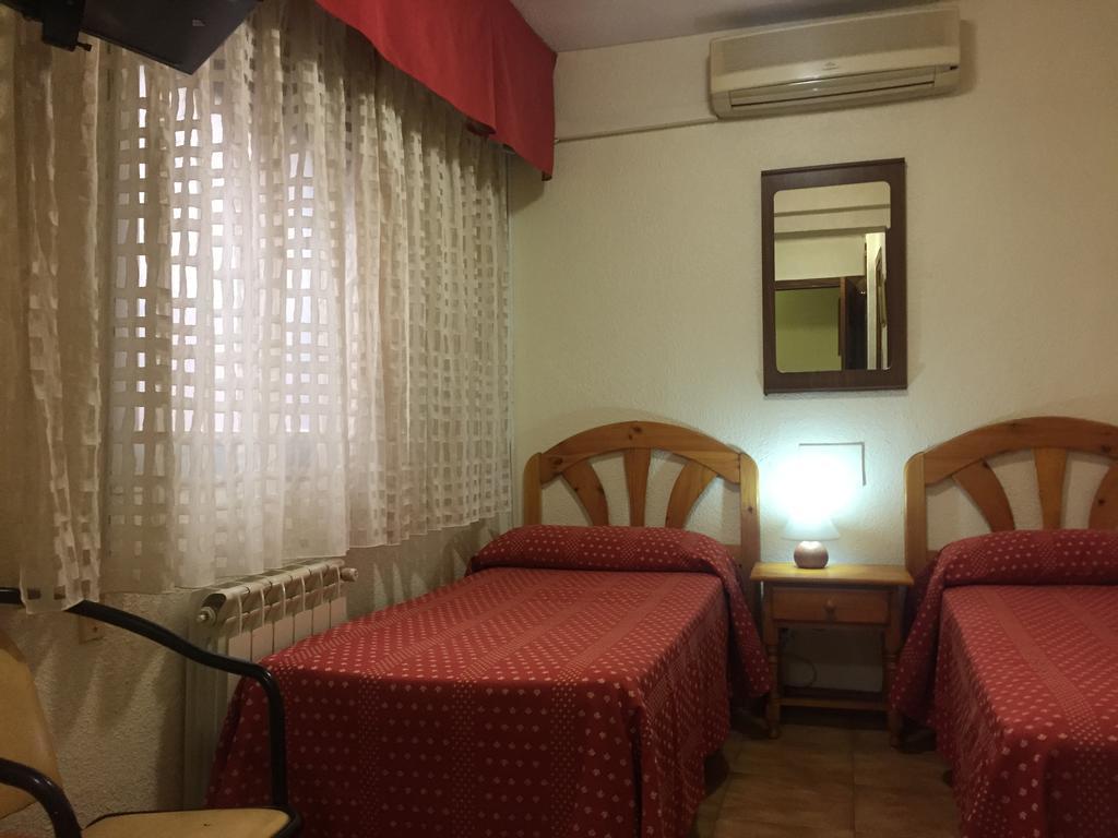 Hostal Jacinto Alcala de Henares Exterior photo