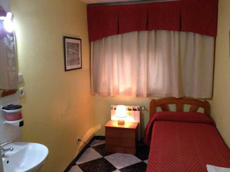 Hostal Jacinto Alcala de Henares Exterior photo