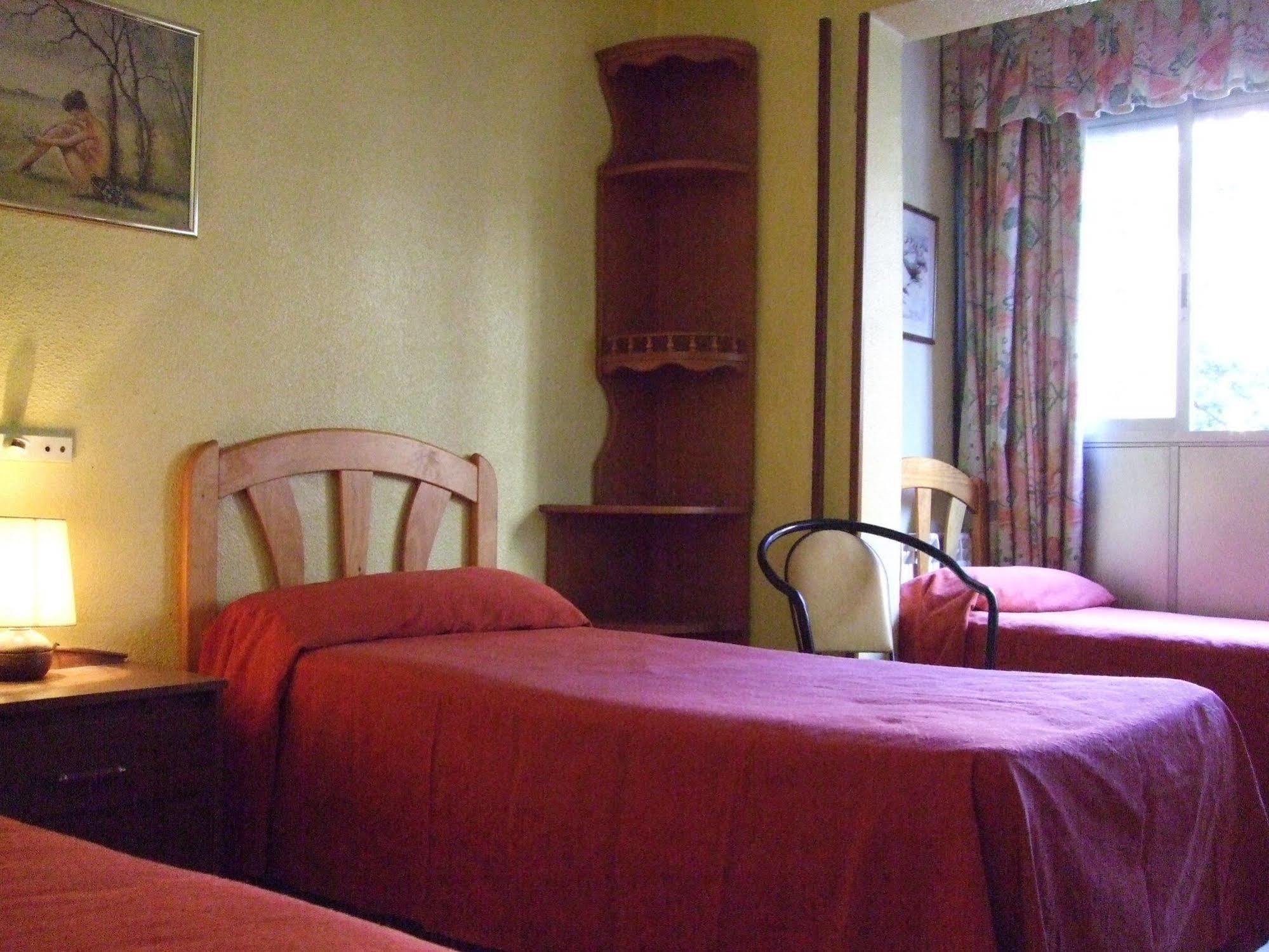 Hostal Jacinto Alcala de Henares Exterior photo