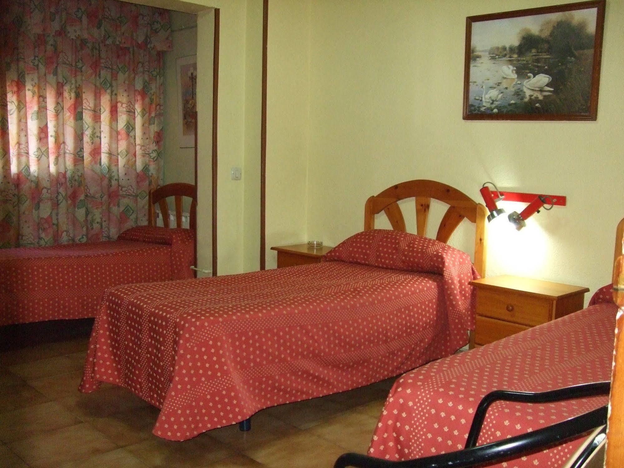 Hostal Jacinto Alcala de Henares Exterior photo