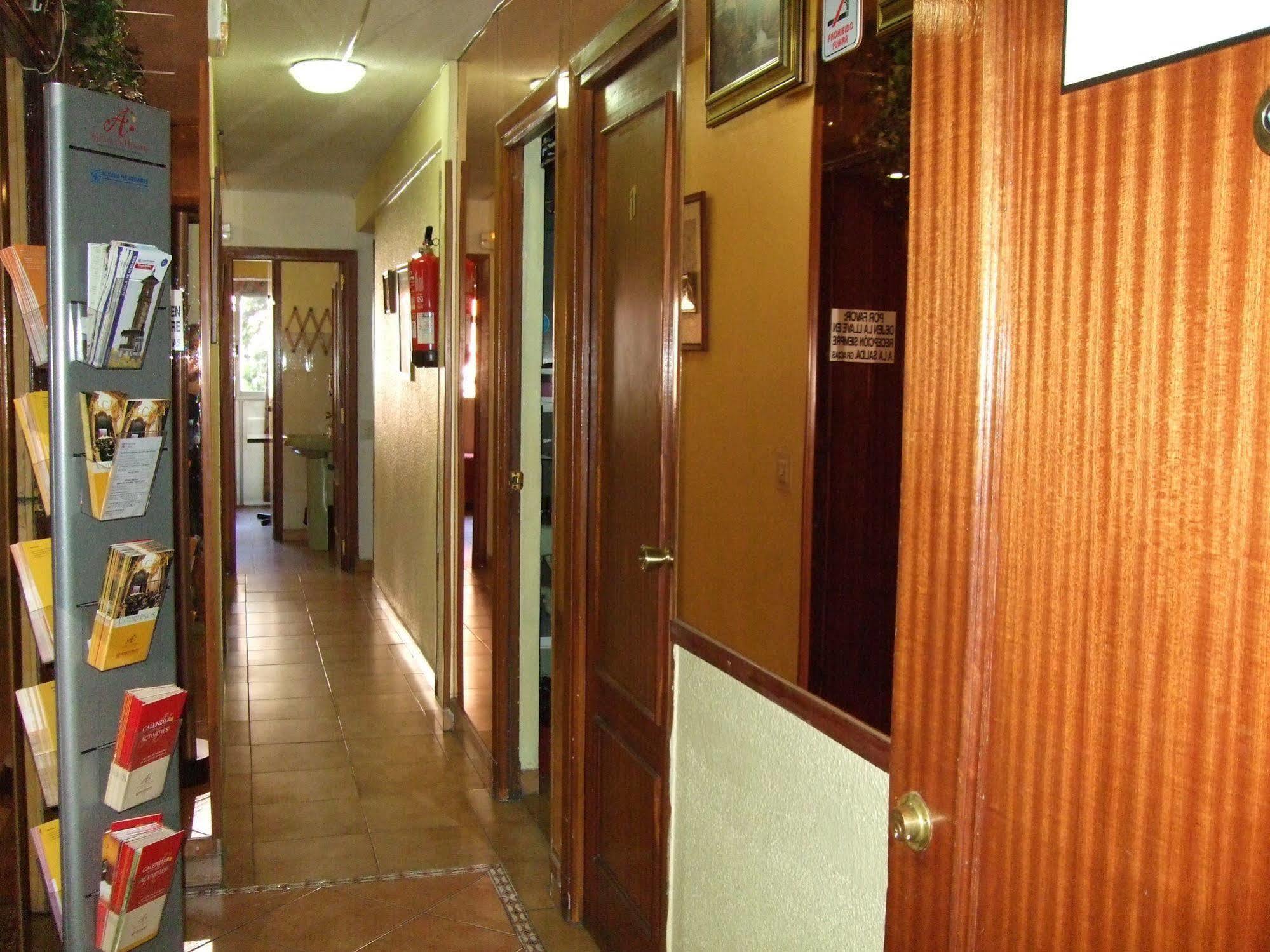 Hostal Jacinto Alcala de Henares Exterior photo